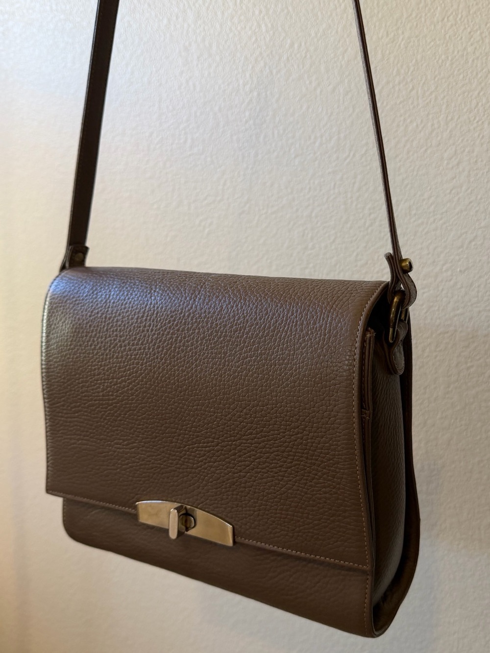 Cuyana Flap Crossbody Bag, Genuine Leather - Picture 2 of 16